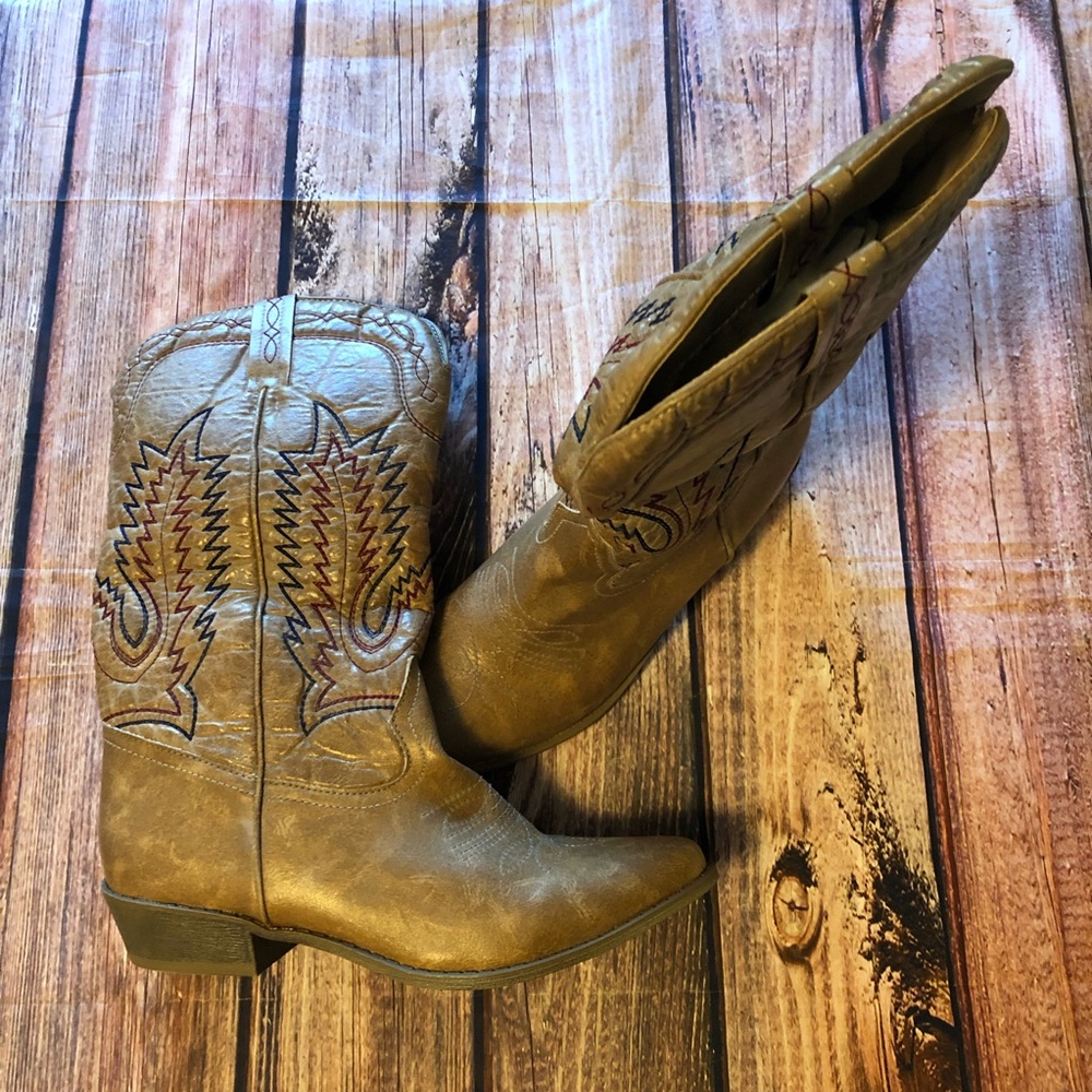 Tan cowboy 🤠 boots 👢